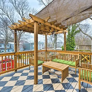 Chic With Private Deck And Patio! Apartment